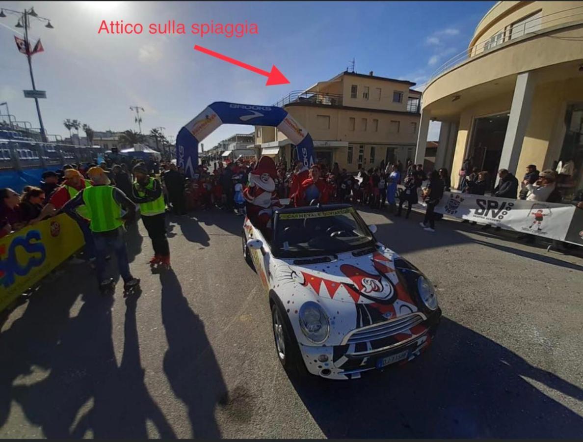 Attico Sulla Spiaggia Viareggio Buitenkant foto
