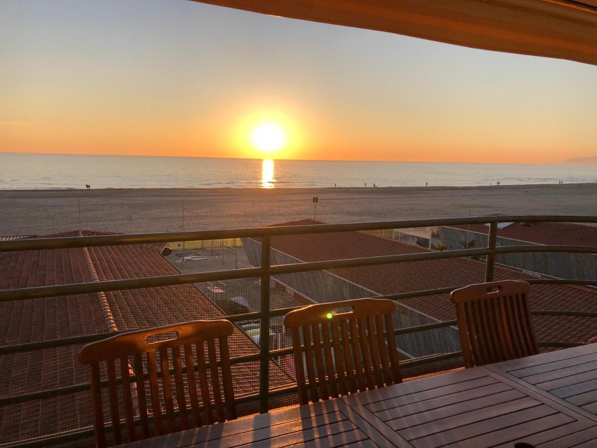 Attico Sulla Spiaggia Viareggio Buitenkant foto