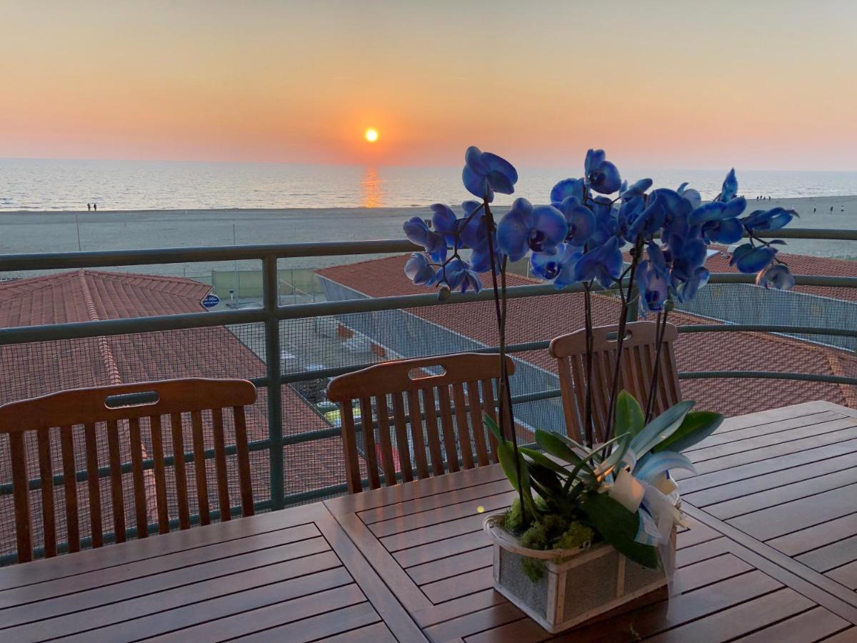 Attico Sulla Spiaggia Viareggio Buitenkant foto