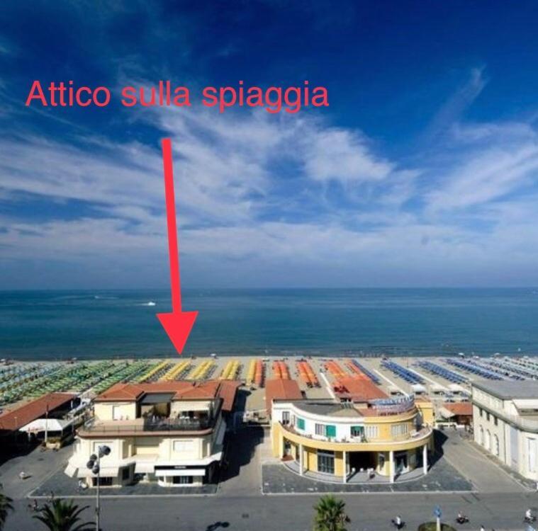 Attico Sulla Spiaggia Viareggio Buitenkant foto