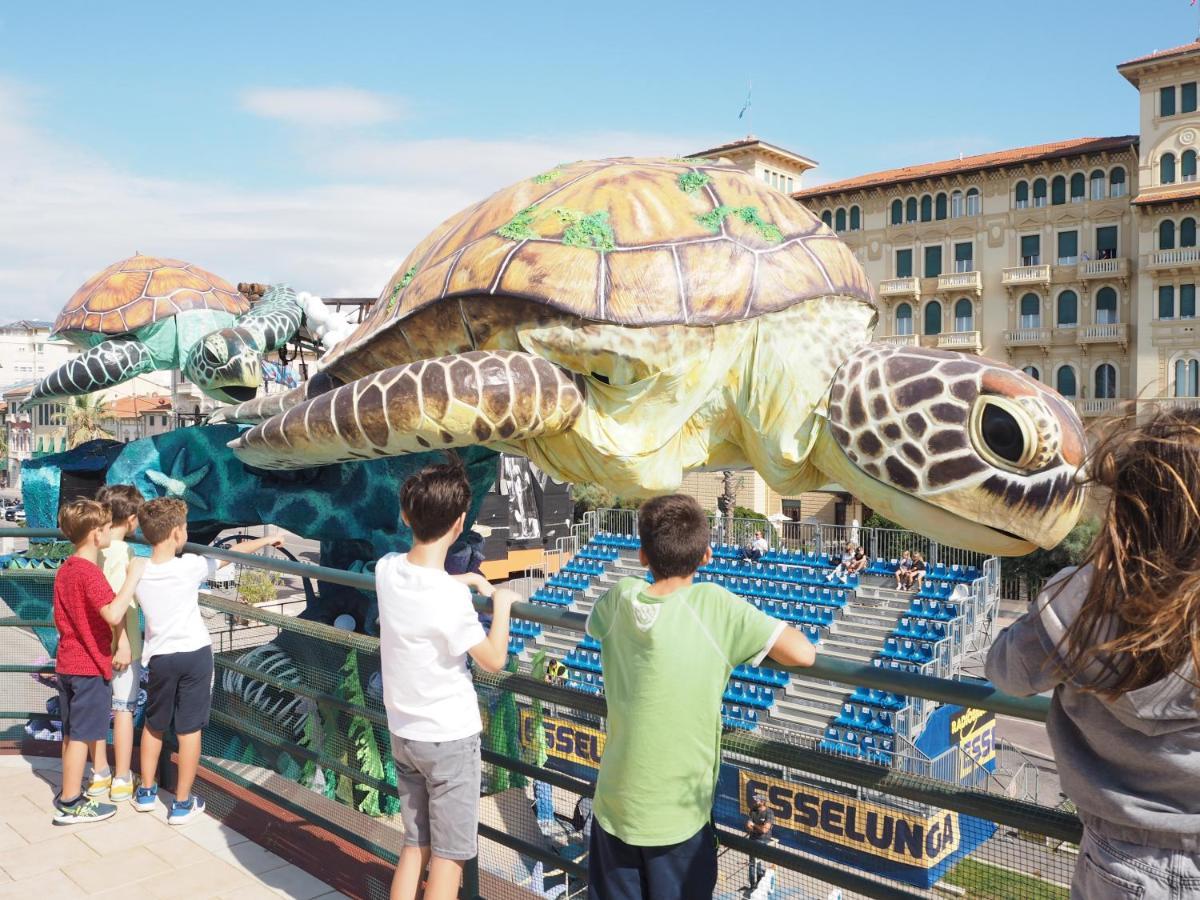 Attico Sulla Spiaggia Viareggio Buitenkant foto