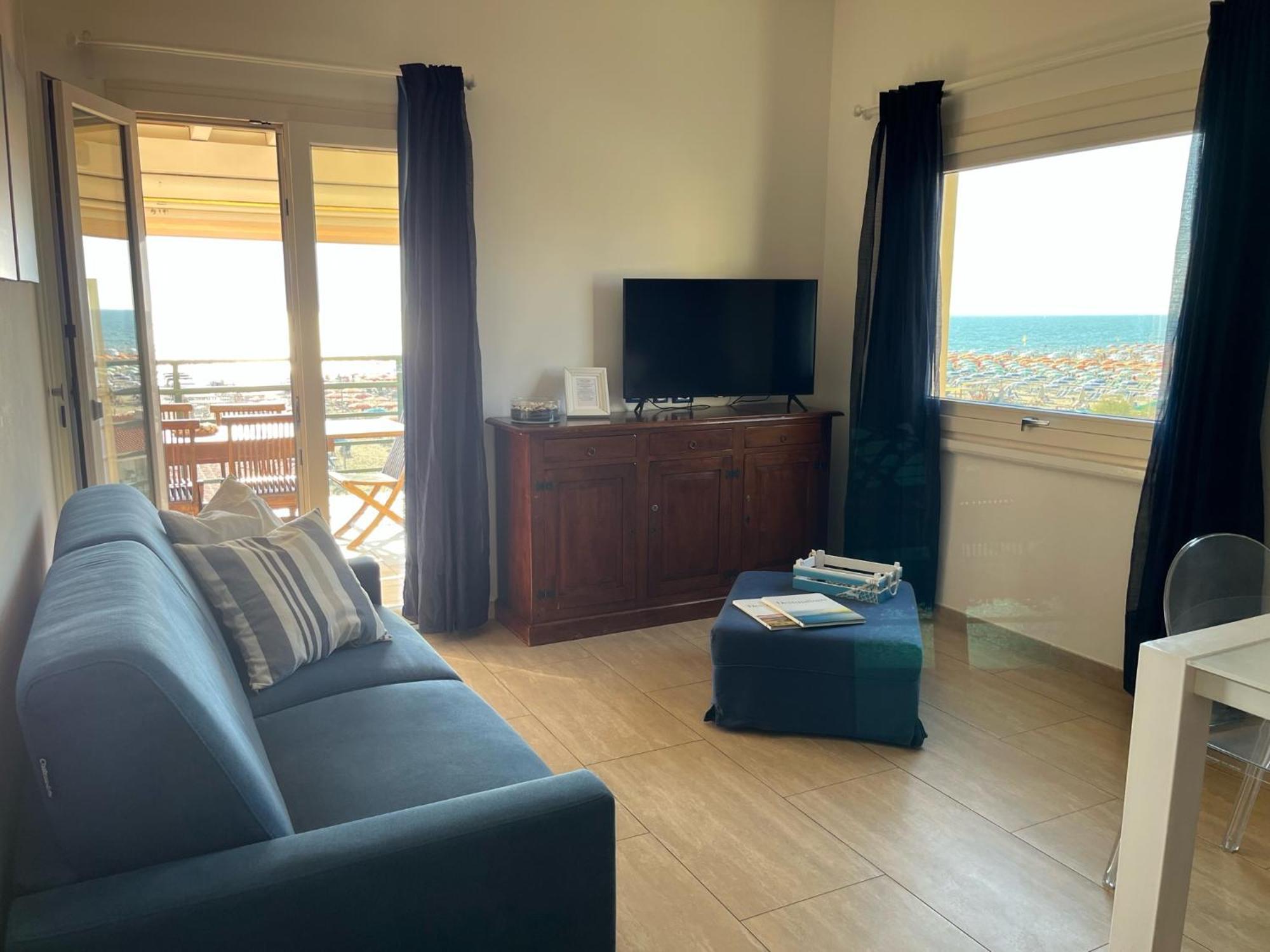 Attico Sulla Spiaggia Viareggio Buitenkant foto