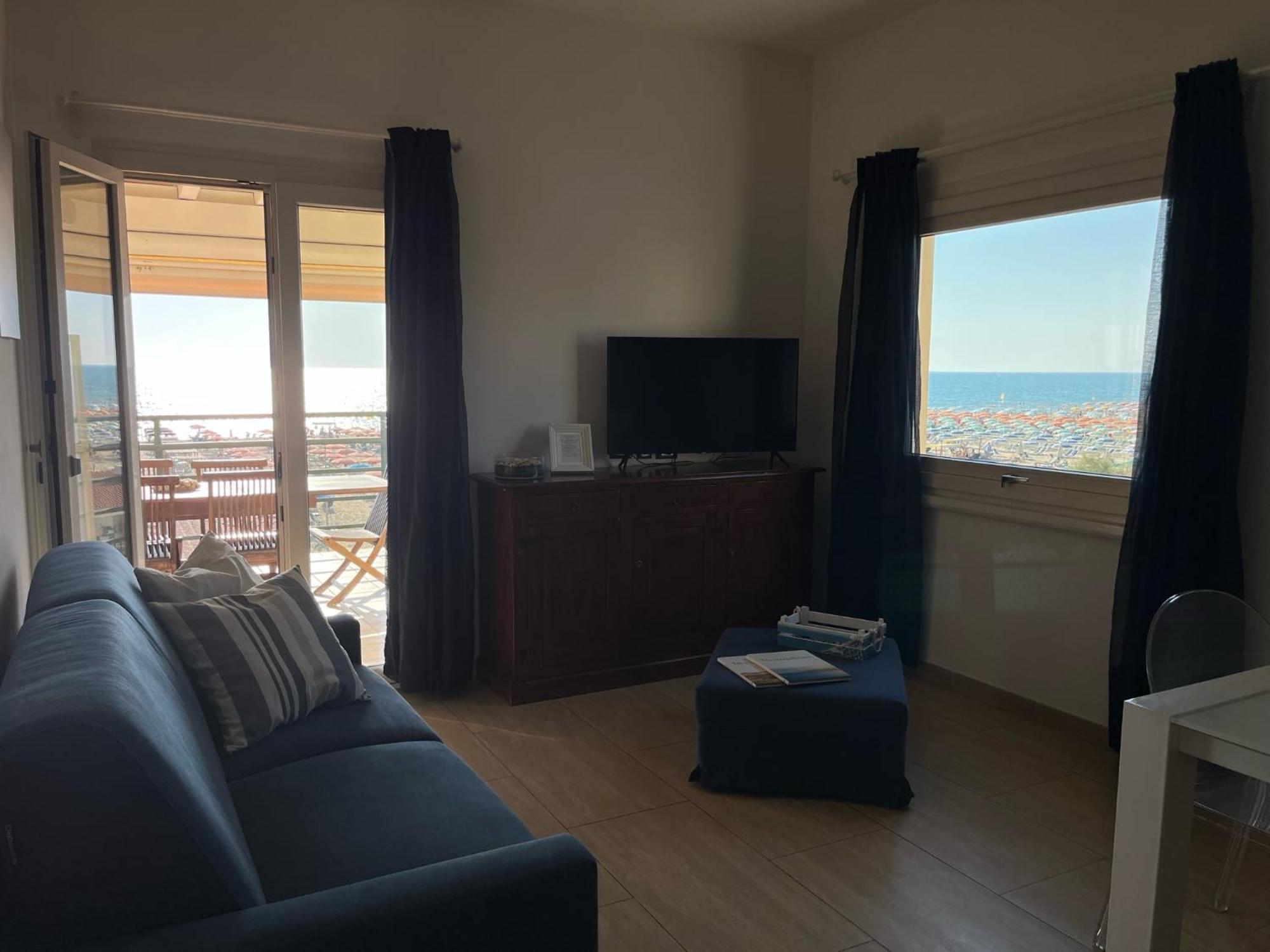Attico Sulla Spiaggia Viareggio Buitenkant foto