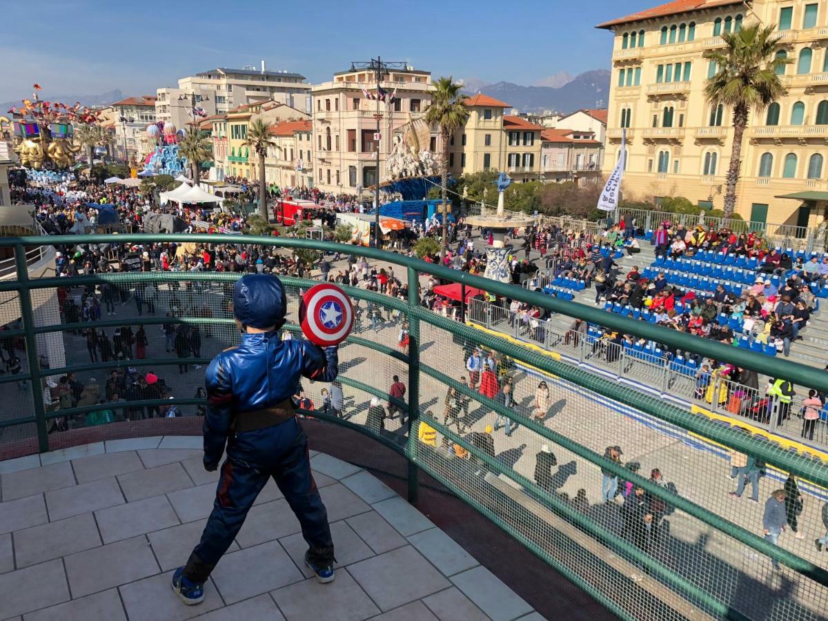 Attico Sulla Spiaggia Viareggio Buitenkant foto