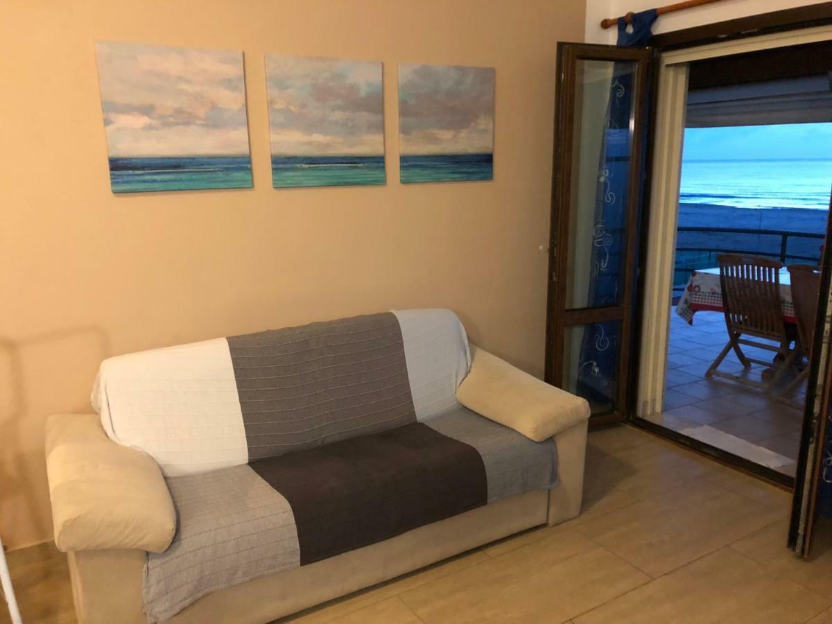 Attico Sulla Spiaggia Viareggio Buitenkant foto