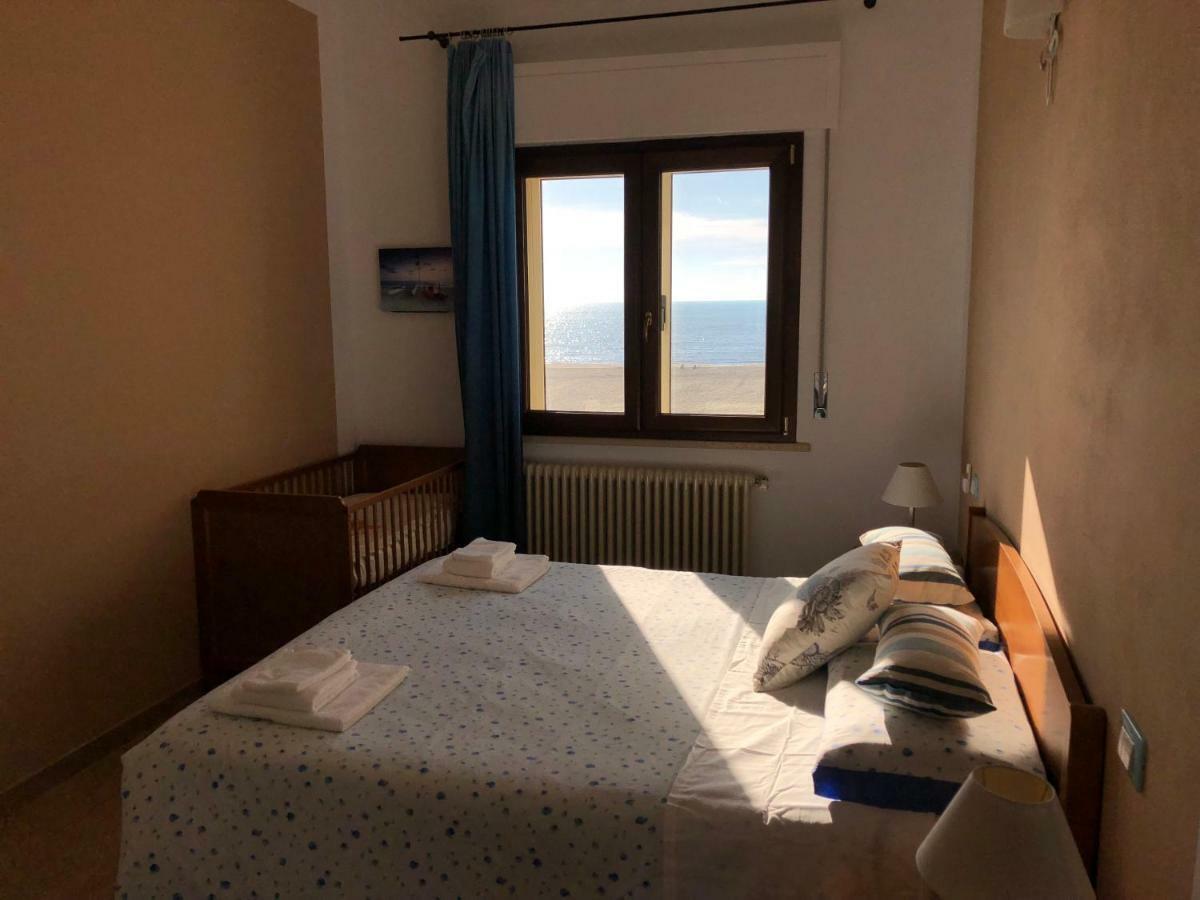Attico Sulla Spiaggia Viareggio Buitenkant foto