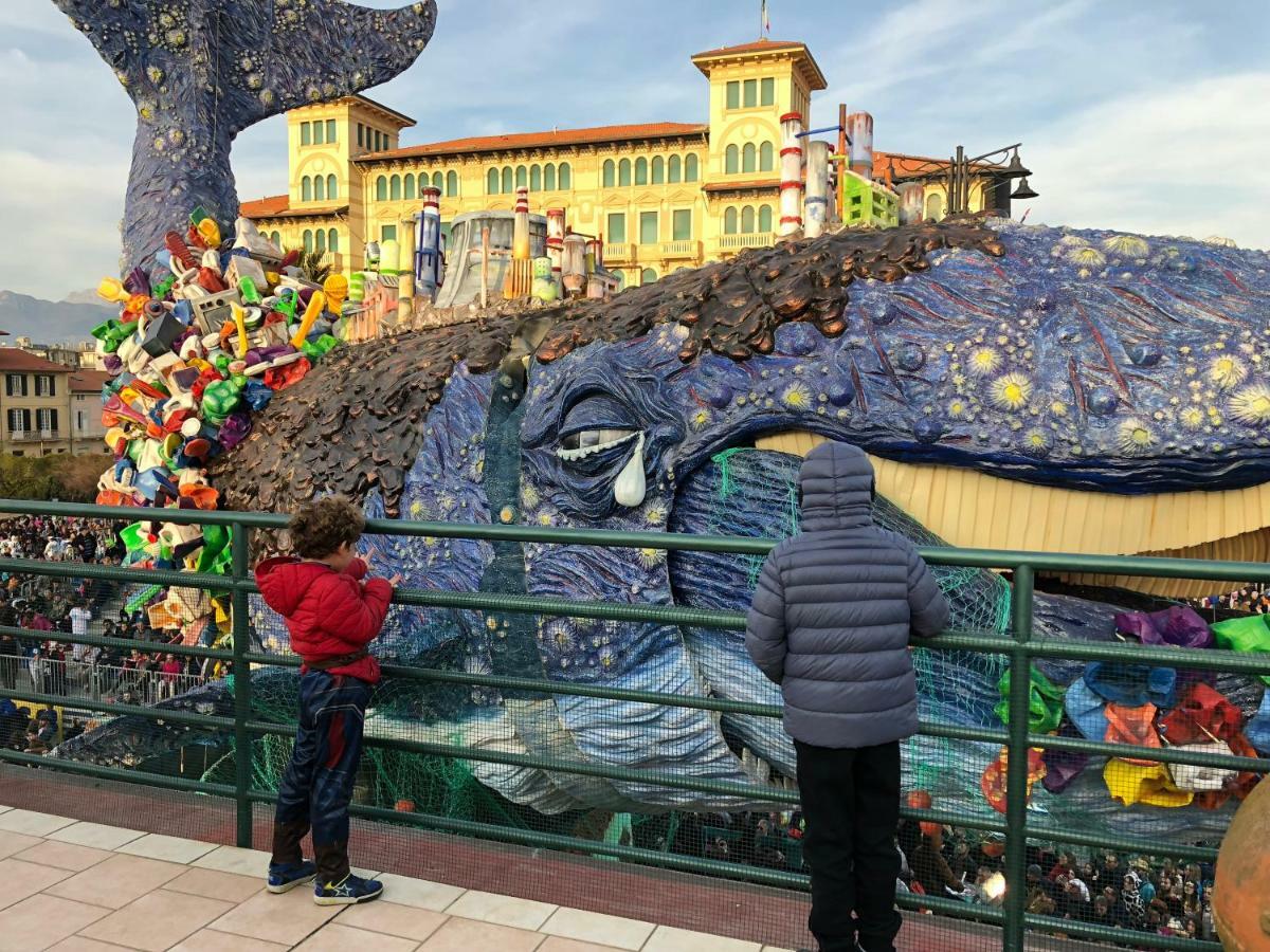 Attico Sulla Spiaggia Viareggio Buitenkant foto